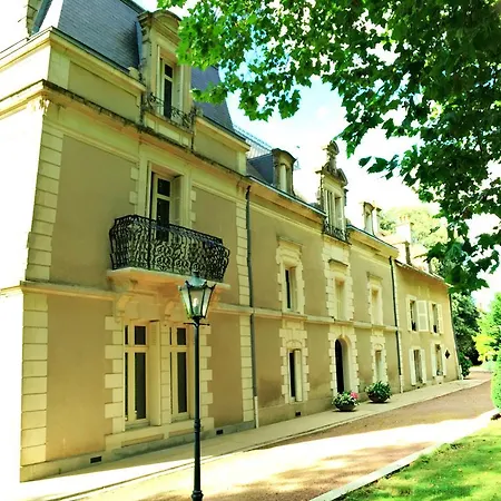 Chateau L'hubertiere Near Poitiers *